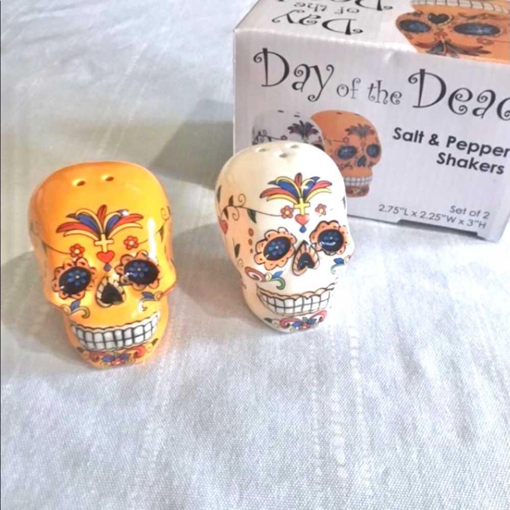 Day of the Dead Skull Salt and Pepper Shakers (NEW)
